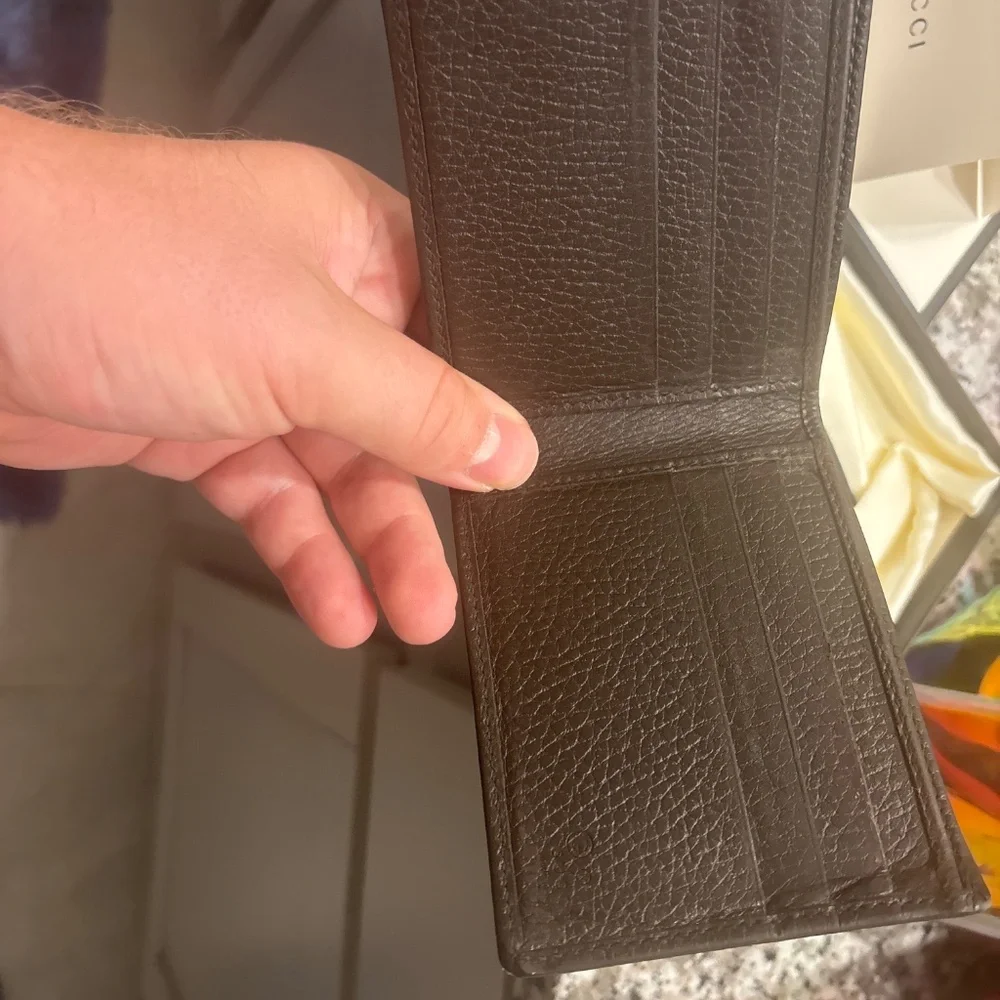 Men’s Gucci wallet